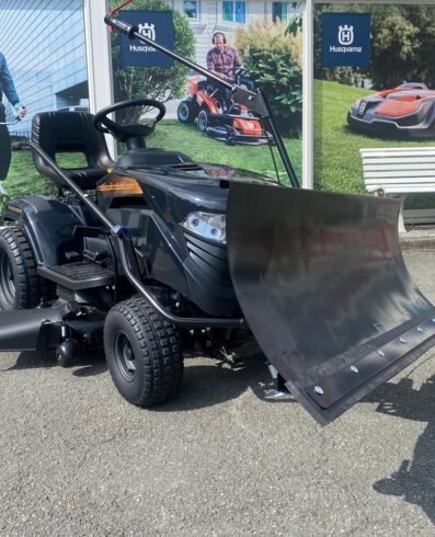 BLACK EDITION Rasentraktor PRO 228/108 Twin HS mit Winterpaket 120 Plus-Neu